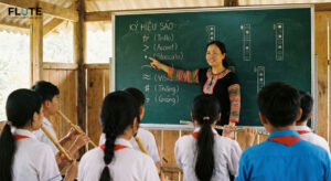 Giáo viên dạy thổi sáo